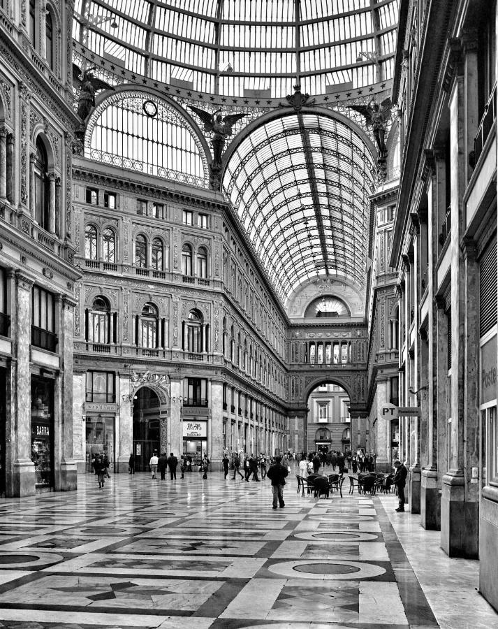 Grande & Caratteristico Dietro La Cattedrale Naples Exterior photo